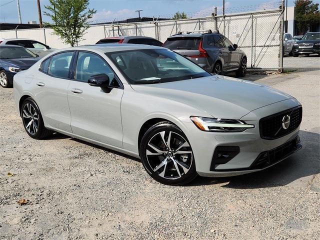 2024 volvo s60 b5 core dark theme
