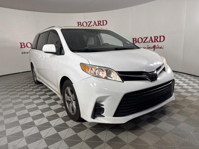 2020 toyota sienna le