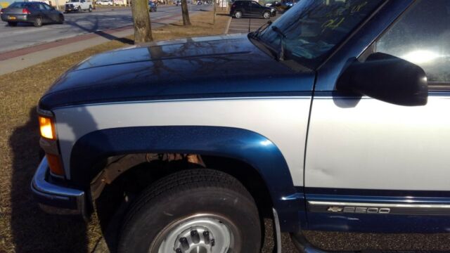 classic chevy suburban 2500 series 4x4