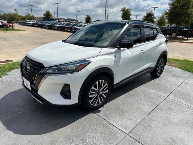 2023 nissan kicks sr
