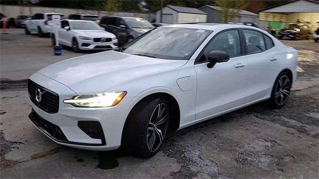 2022 volvo s60 recharge plug-in hybrid t8 r-design expression