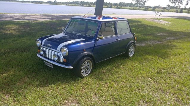 mini cooper incredible condition, bluetooth, leather, burl walnut dash