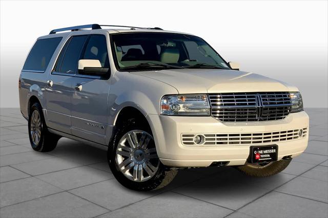 2014 lincoln navigator base