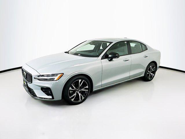 2024 volvo s60 b5 core dark theme