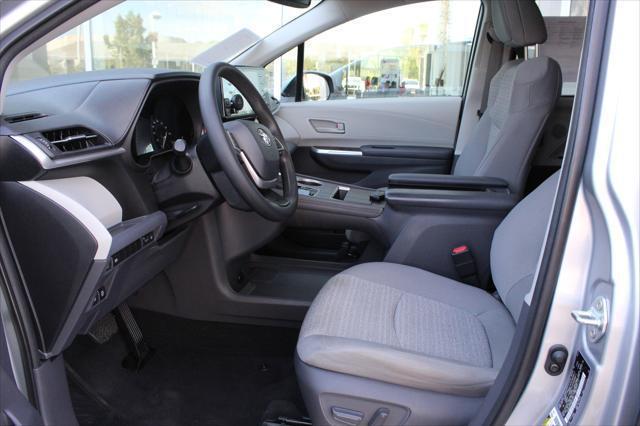 2021 toyota sienna le