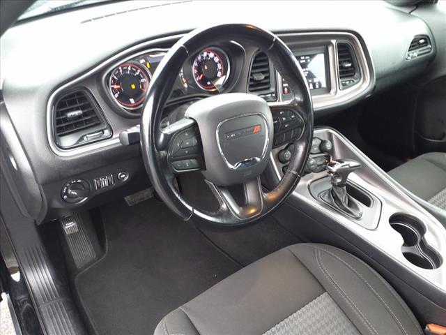 2021 dodge challenger sxt