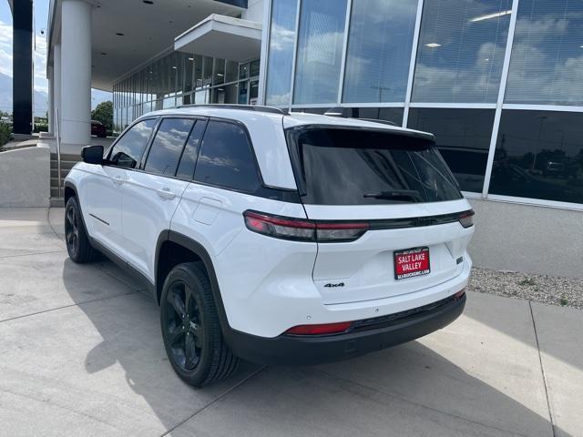 2022 jeep grand cherokee laredo