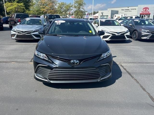 2022 toyota camry le