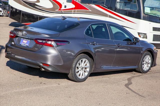 2022 toyota camry le