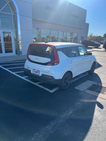 2022 kia soul lx