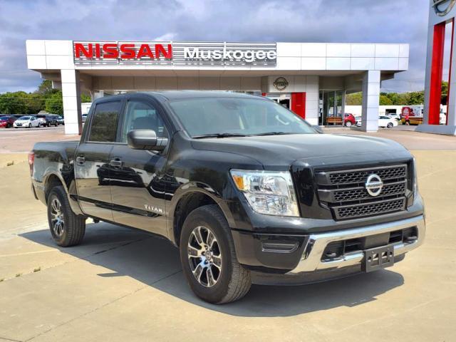 2022 nissan titan sv