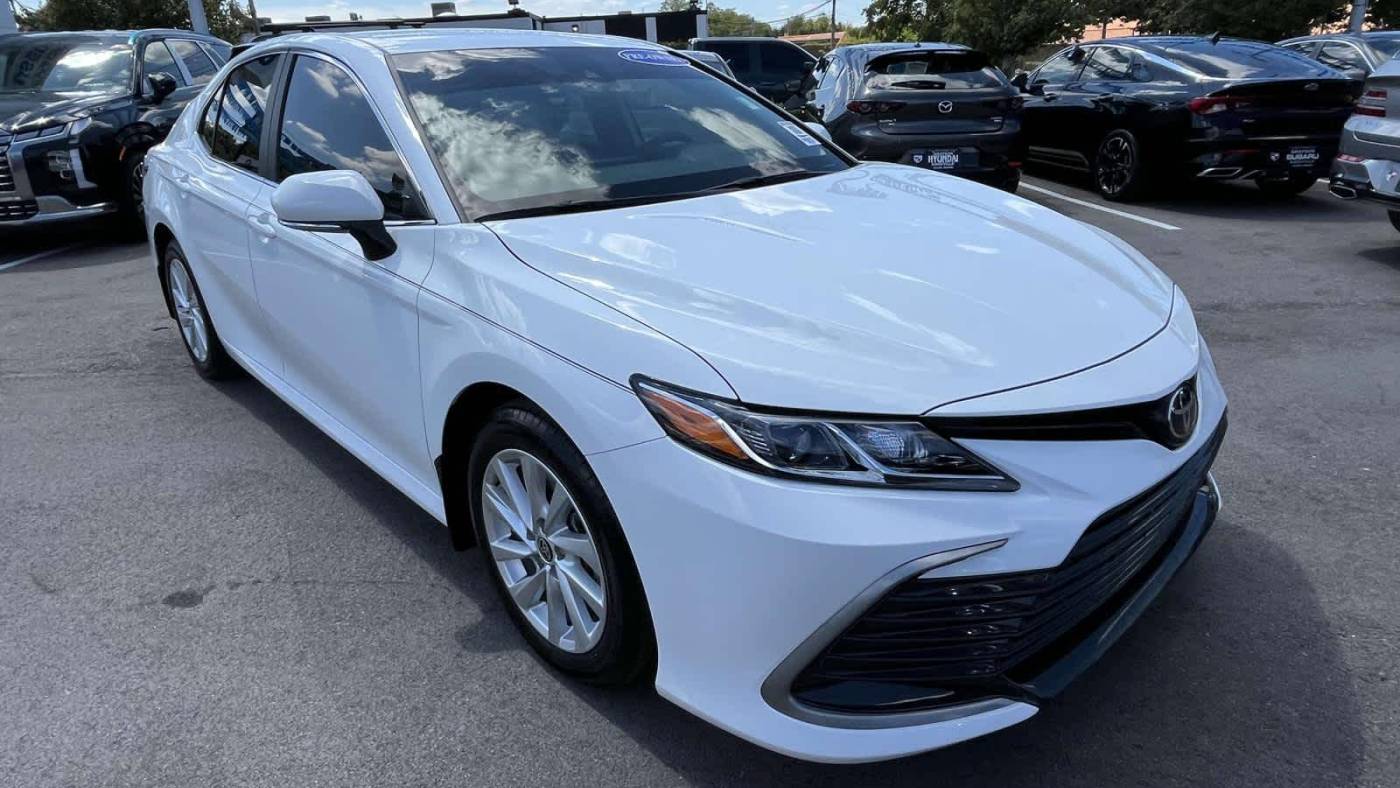 2024 toyota camry le