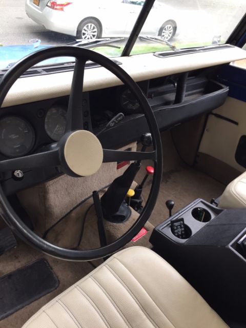 land rover 1971 series 3 two door v8 engine w/ usb cd player