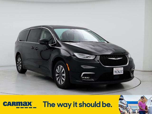 2024 chrysler pacifica hybrid select