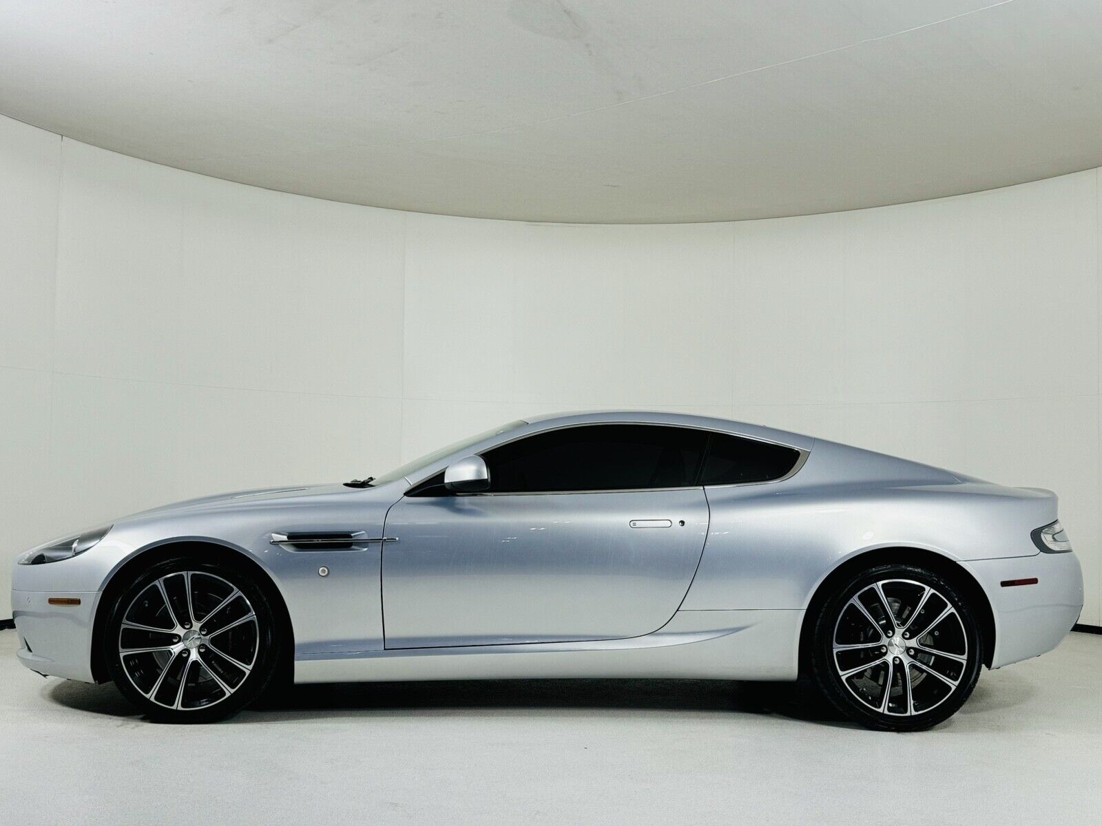 2012 aston martin db9 coupe