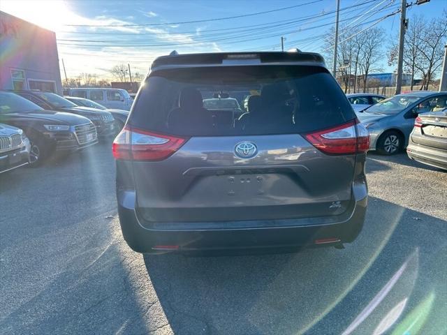 2016 toyota sienna le