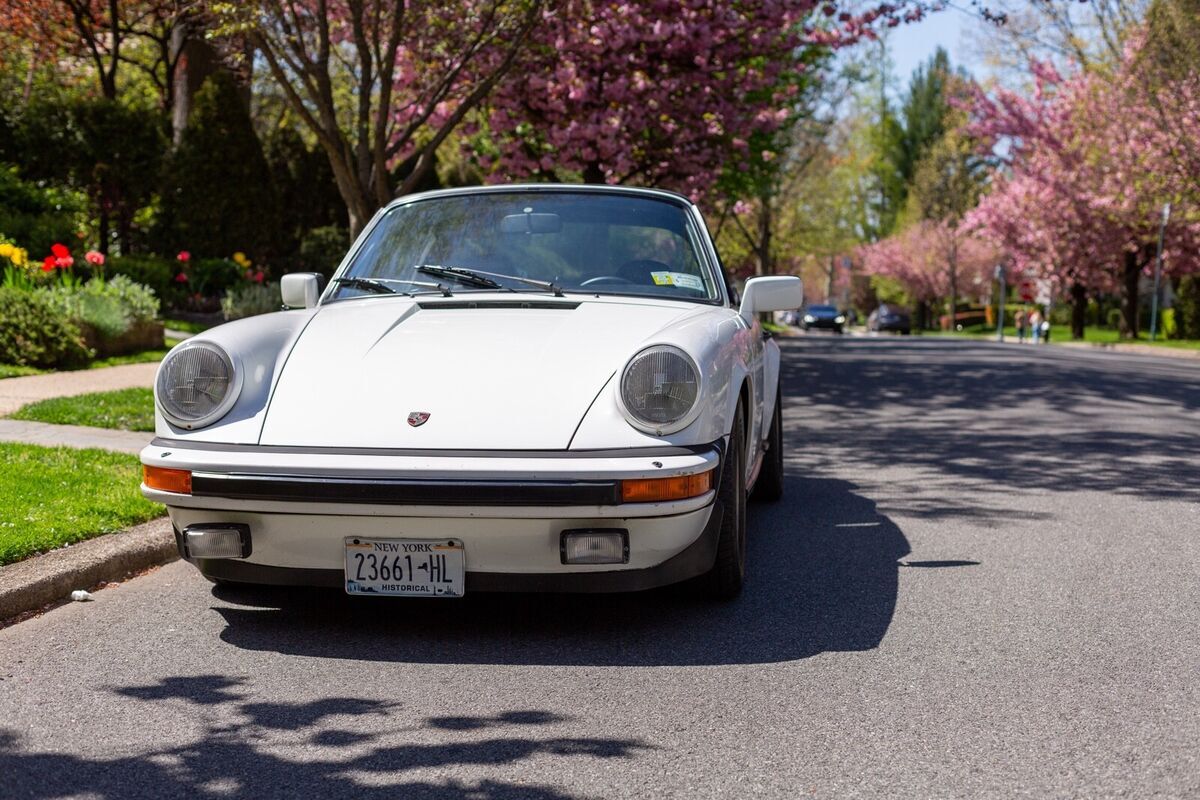 1982 porsche 911 white