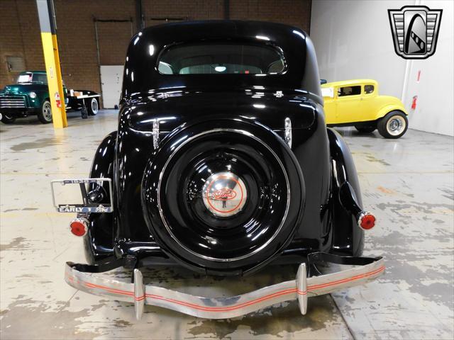 1935 ford tudor