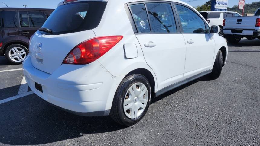 2011 nissan versa