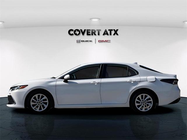 2022 toyota camry le