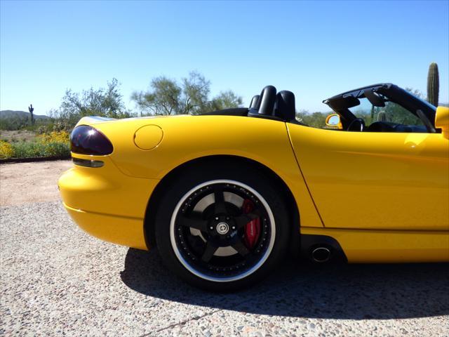 2005 dodge viper srt10
