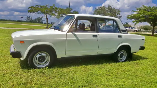 lada 2105 vaz 1300s zhiguli ussr soviet russia eastern european vintage classic