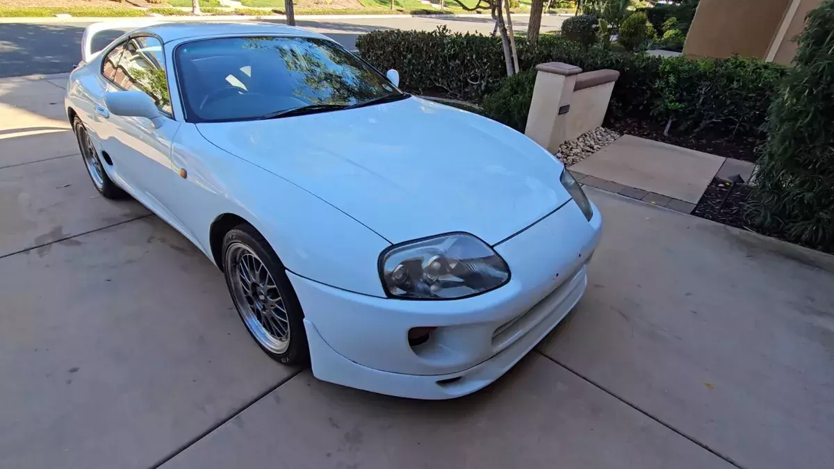 uk import in great condition with aerotop in rhd with 4 speed auto and 3.0na