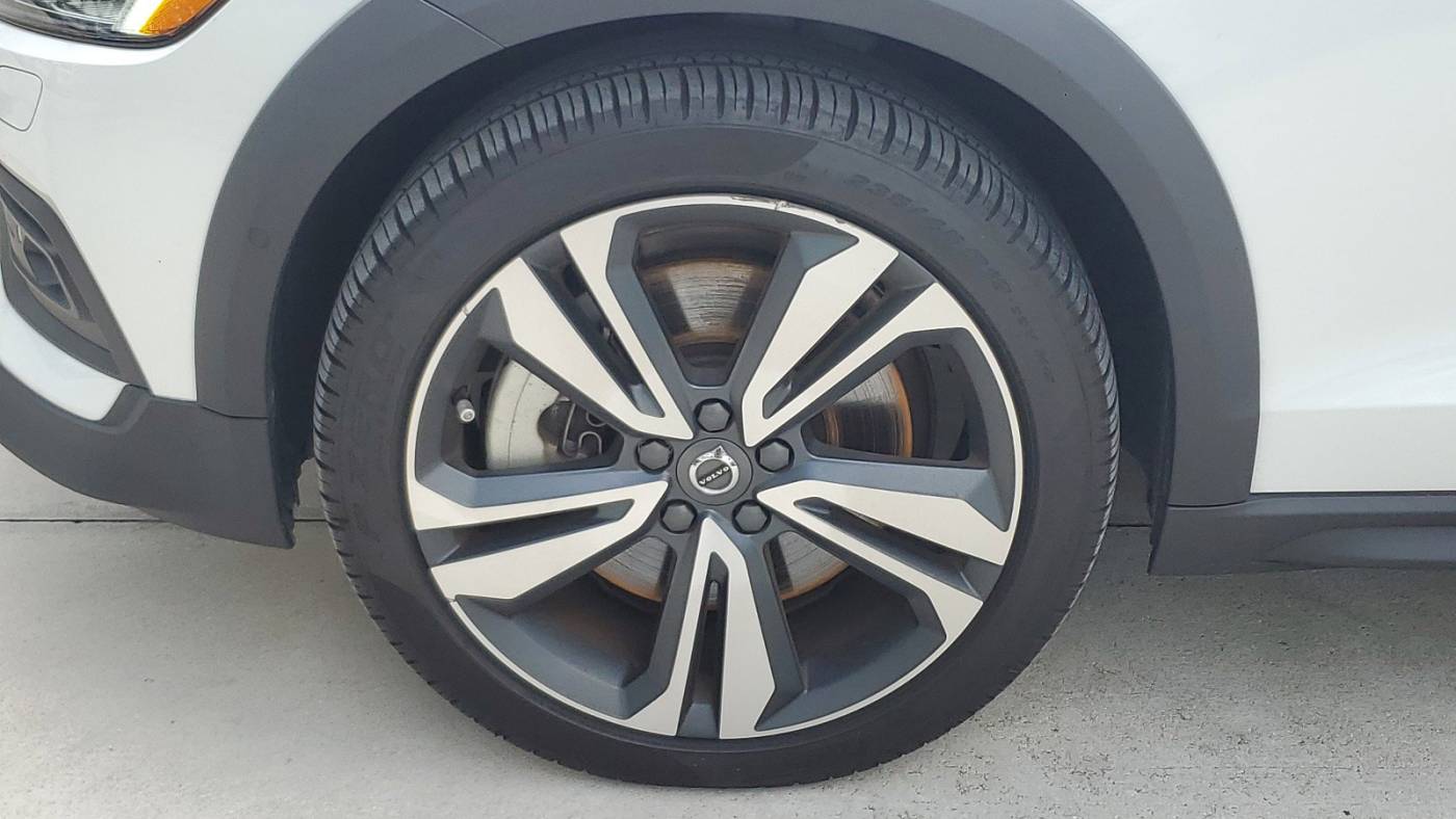 2023 volvo v60 cross country b5 plus