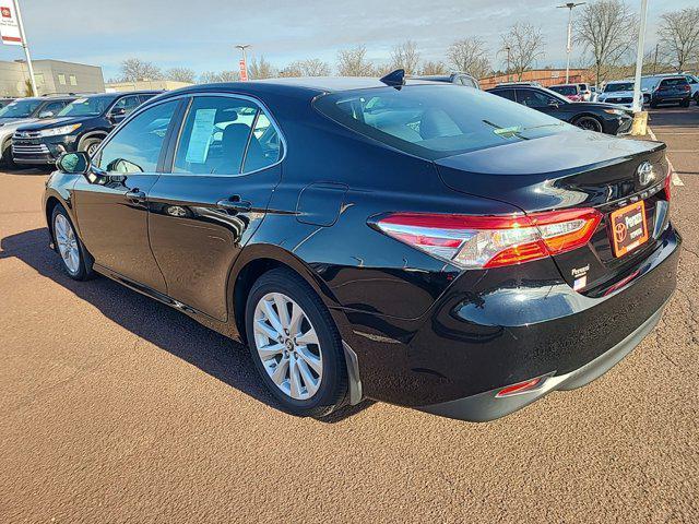 2019 toyota camry le