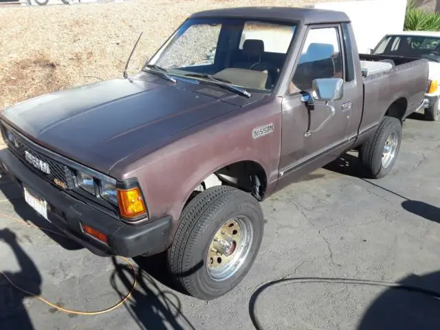 1985 nissan 4x4 hard body 720 mini truck datsun. rare. look see video! fun!!