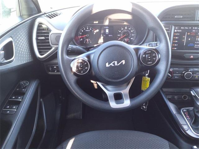 2022 kia soul lx