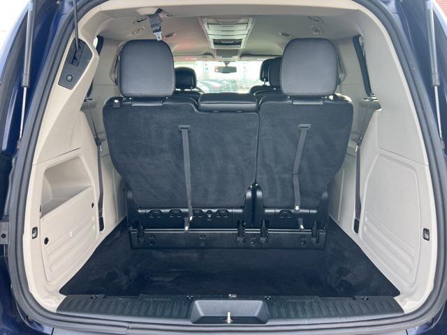 2015 chrysler town & country touring-l