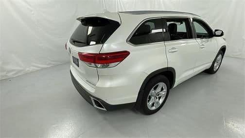 2019 toyota highlander limited in janesville, wisconsin