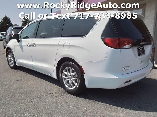2022 chrysler voyager lx