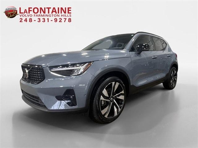 2023 volvo xc40 b5 plus dark theme
