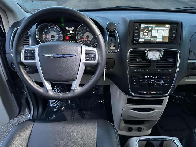 2016 chrysler town & country touring