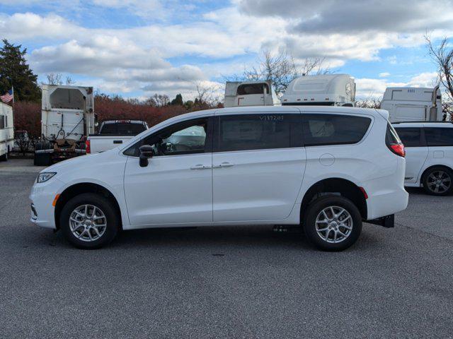 2024 chrysler pacifica touring