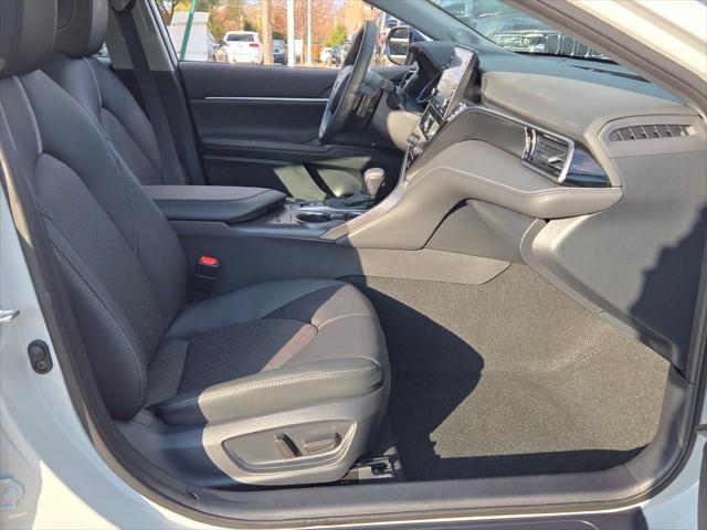 2024 toyota camry hybrid se