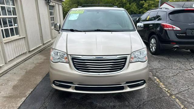 2013 chrysler town & country touring-l