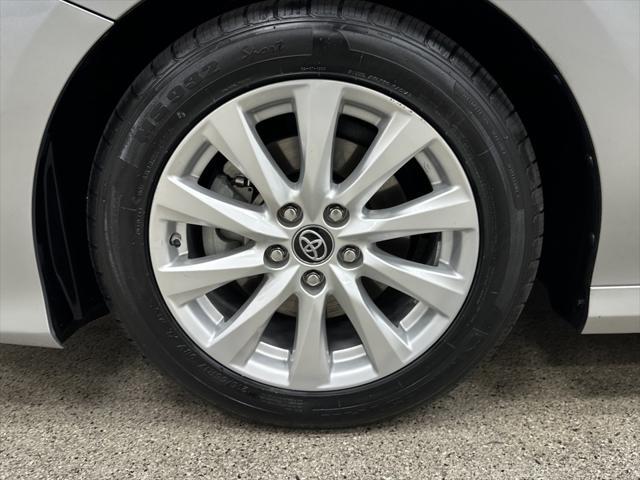 2019 toyota camry le