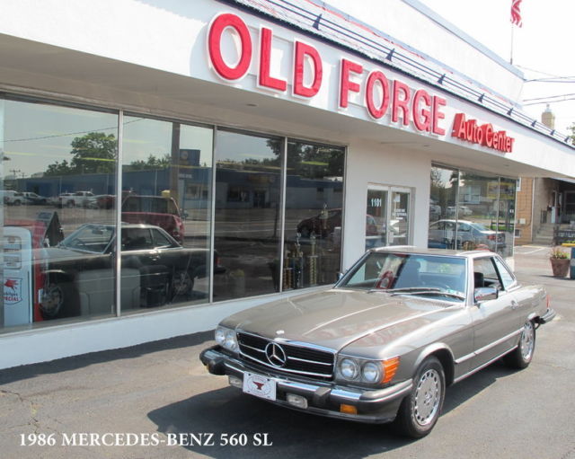 stunning 560sl 5.6l v8 automatic two tops