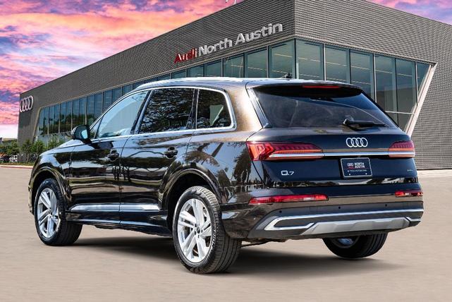 2024 audi q7 45 premium plus