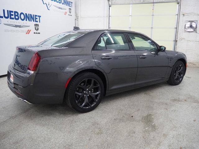 2023 chrysler 300 touring