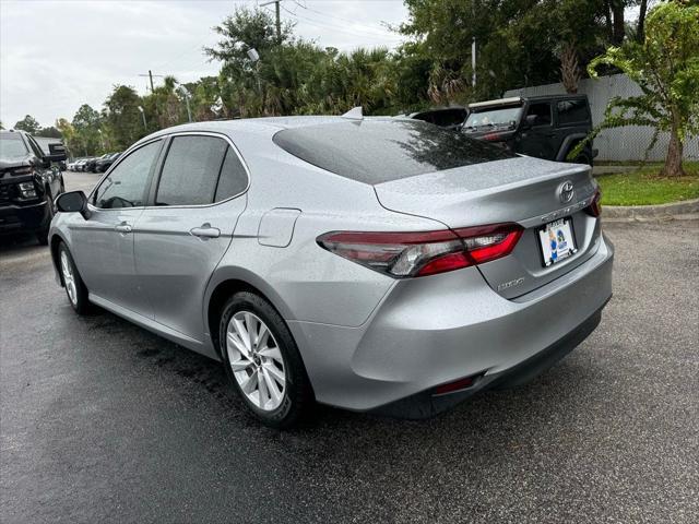 2022 toyota camry le