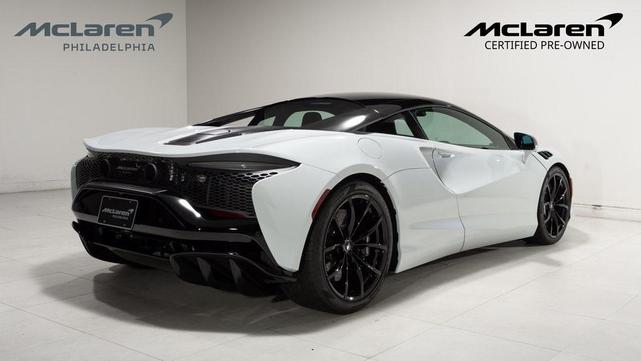 2023 mclaren artura techlux