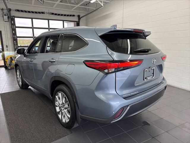 2022 toyota highlander limited