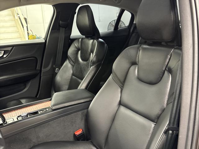 2024 volvo s60 b5 plus dark theme