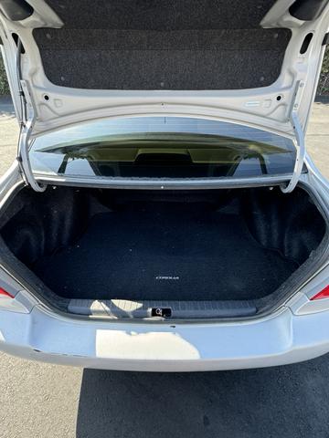 2005 toyota corolla le