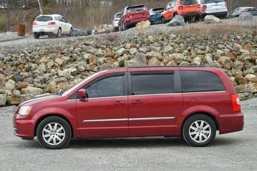2013 chrysler town & country touring in naugatuck, connecticut