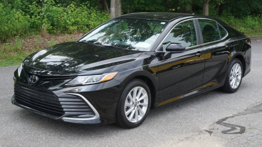 2021 toyota camry le